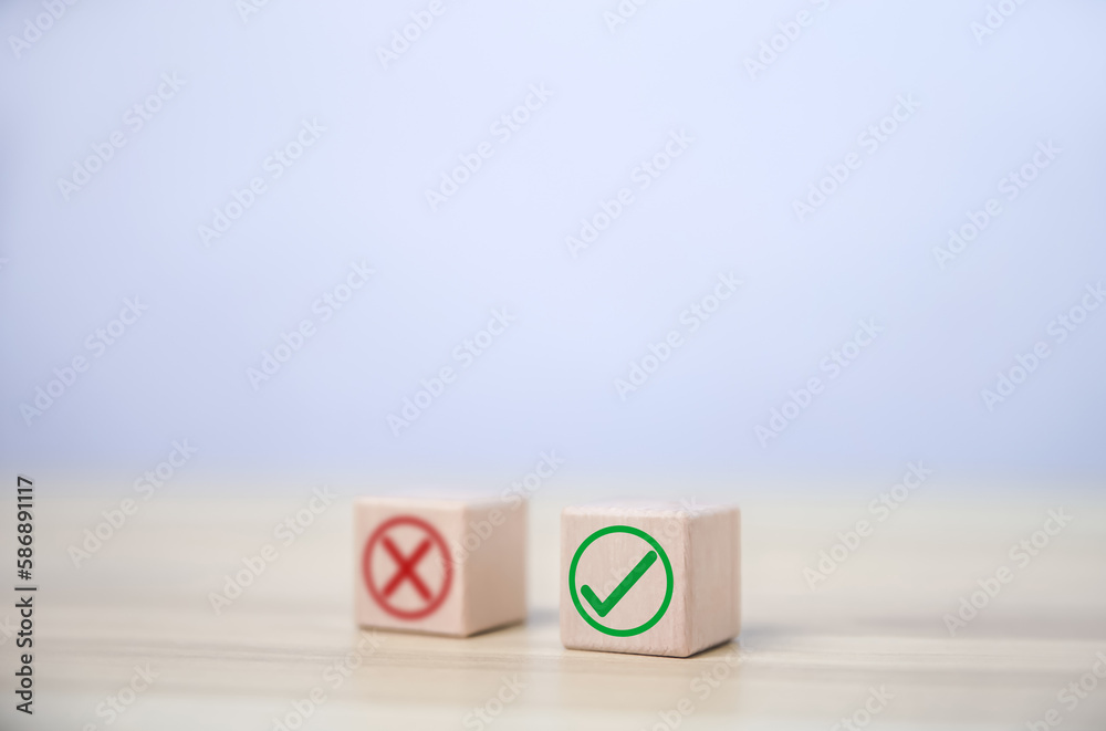 Wooden blocks show the right check marks and are wrong.
Wooden blocks show the right check marks and are wrong.