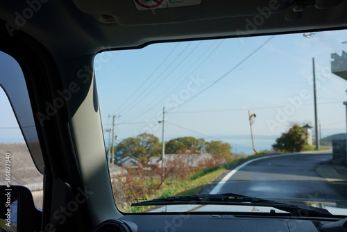 車内から見た田舎の風景 © awajista