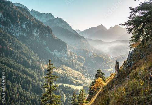 Berglandschaft im Nebel