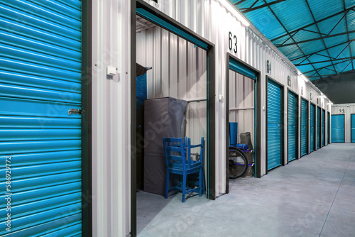 Schilderij op canvas Corridor of self storage unit with blue doors