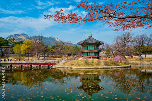 Photography Hyangwonjeong Pavilion in Gyeongbokgung Palace, Seoul, South Korea