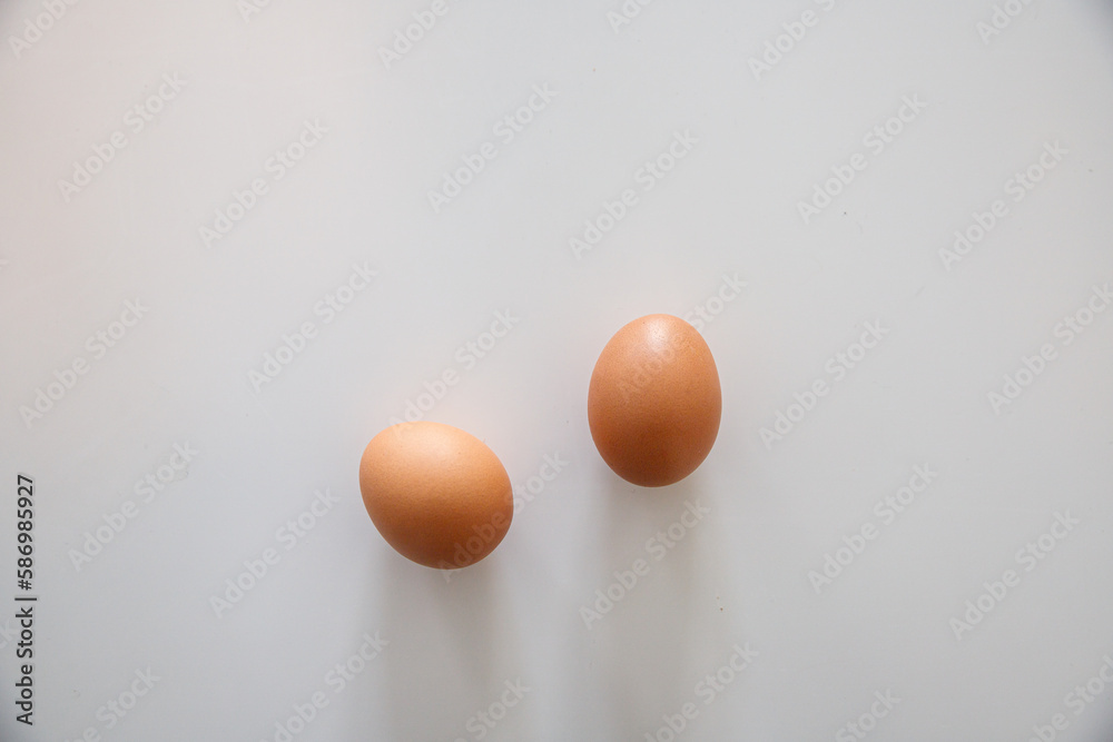 œufs sur fond blanc. Fête de Pâques. œufs sur fond blanc. Fête de Pâques.