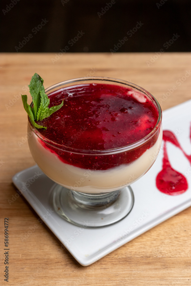 custom made wallpaper toronto digitalpostre de frutilla y crema en copa con bandeja blanca y salsa,