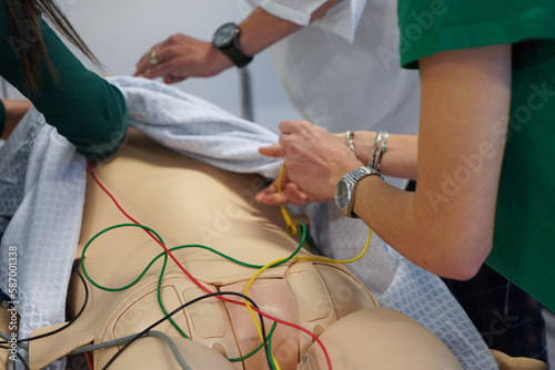 Nurses and emergency nurses undergo training at School of Medicine on emergency procedures and resuscitation.