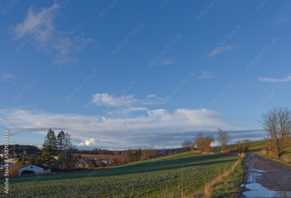 Schönes Wolkenwetter über Wald und Feld Schönes Wolkenwetter über Wald und Feld