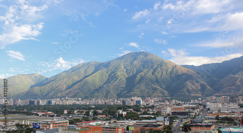 Cerro el Avila desde Macaracuay © ALEJANDRO