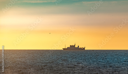 Barco de pesca na costa portuguesa © Luis