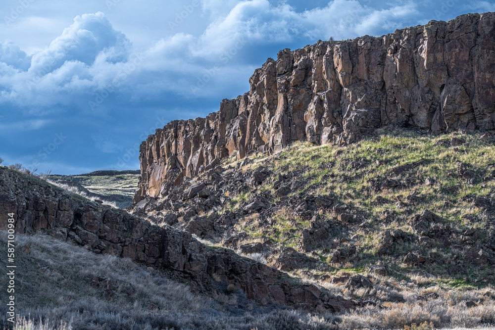 Basalt Structures in the Columbia National Wildlife Refuge Basalt Structures in the Columbia National Wildlife Refuge