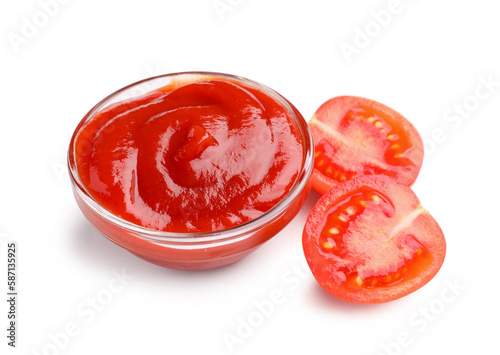 Bowl of tasty ketchup and cut tomato isolated on white background