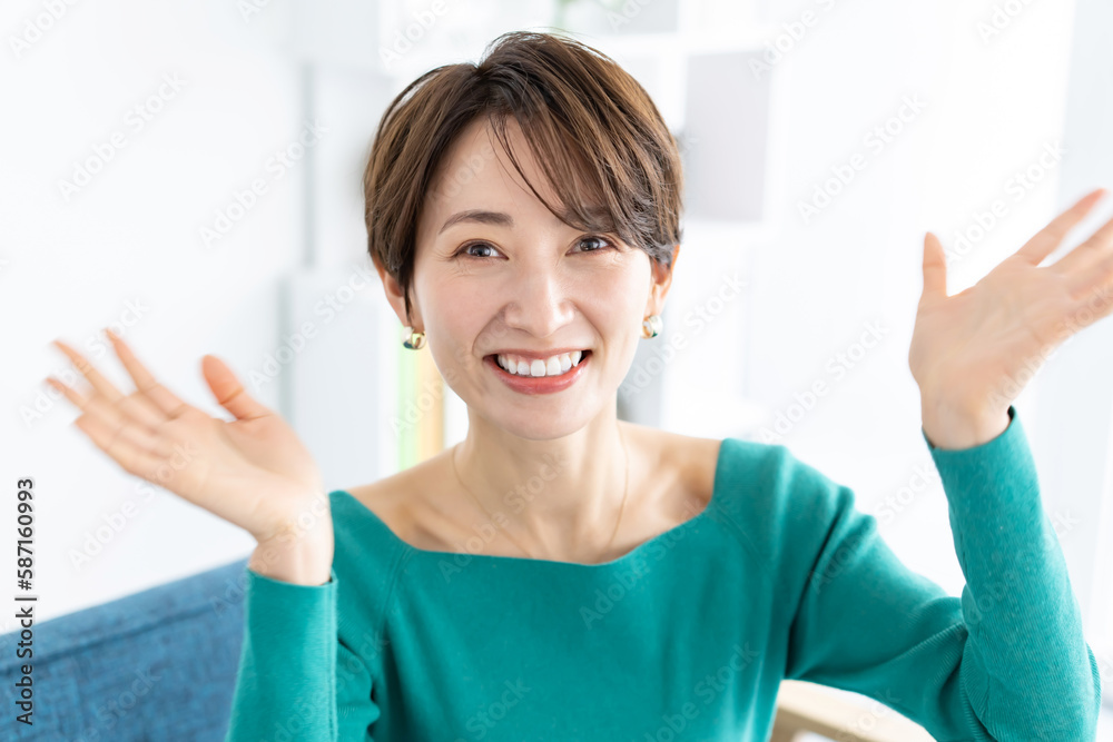 笑顔の女性 笑顔の女性
