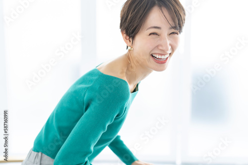 笑顔の女性 Free Download 笑顔の女性 - GFXLoad