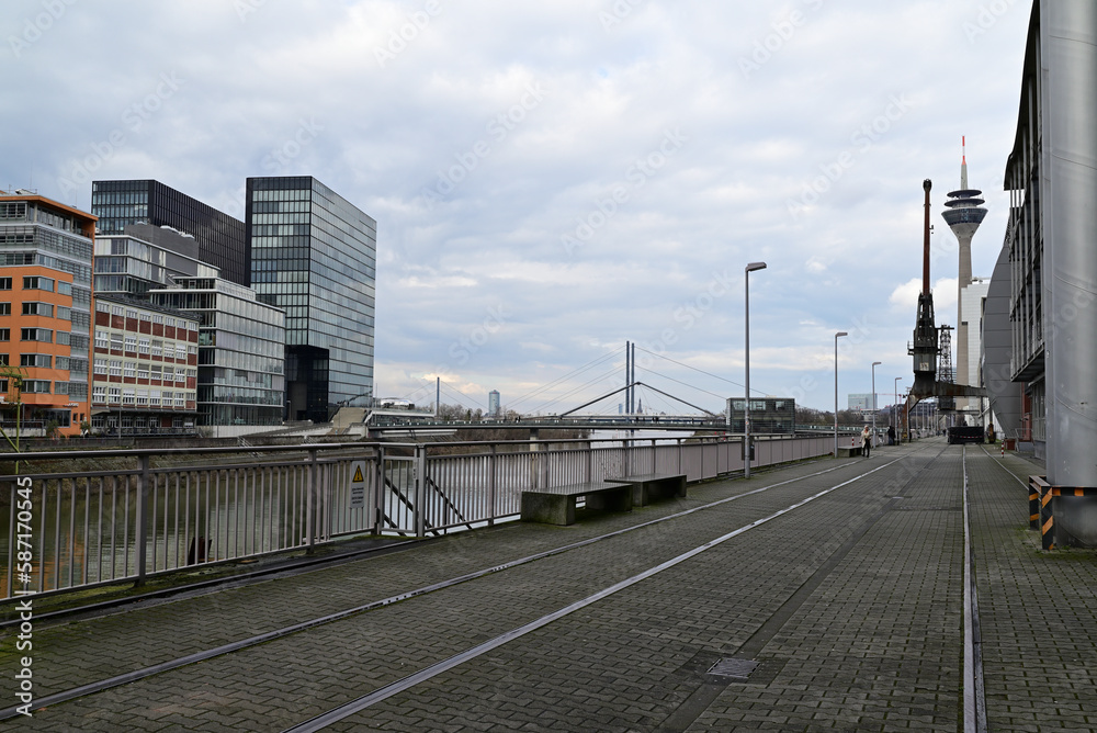 häuser in düsseldorfer medienhafen , nrw, deutschland
häuser in düsseldorfer medienhafen , nrw, deutschland