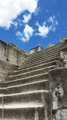 Construcción de origen Mam en las ruinas de Zaculeu en Guatemala. photo