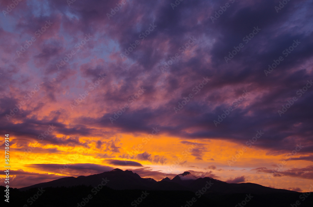 Fototapeta premium 八ヶ岳連峰の夕焼け