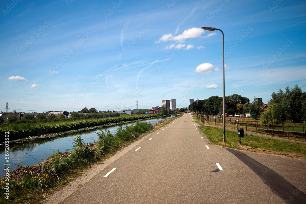Ring canal of the Zuidplaspolder along Nieuwerkerk Noord in Nieuwerkerk aan den IJssel