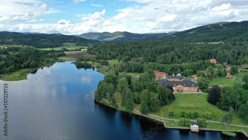 manoir et lac autour d'Oslo en Norvège