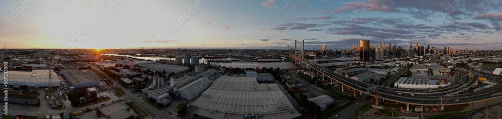 Obraz premium Panorama view of modern buildings at sunset in Melbourne, Australia