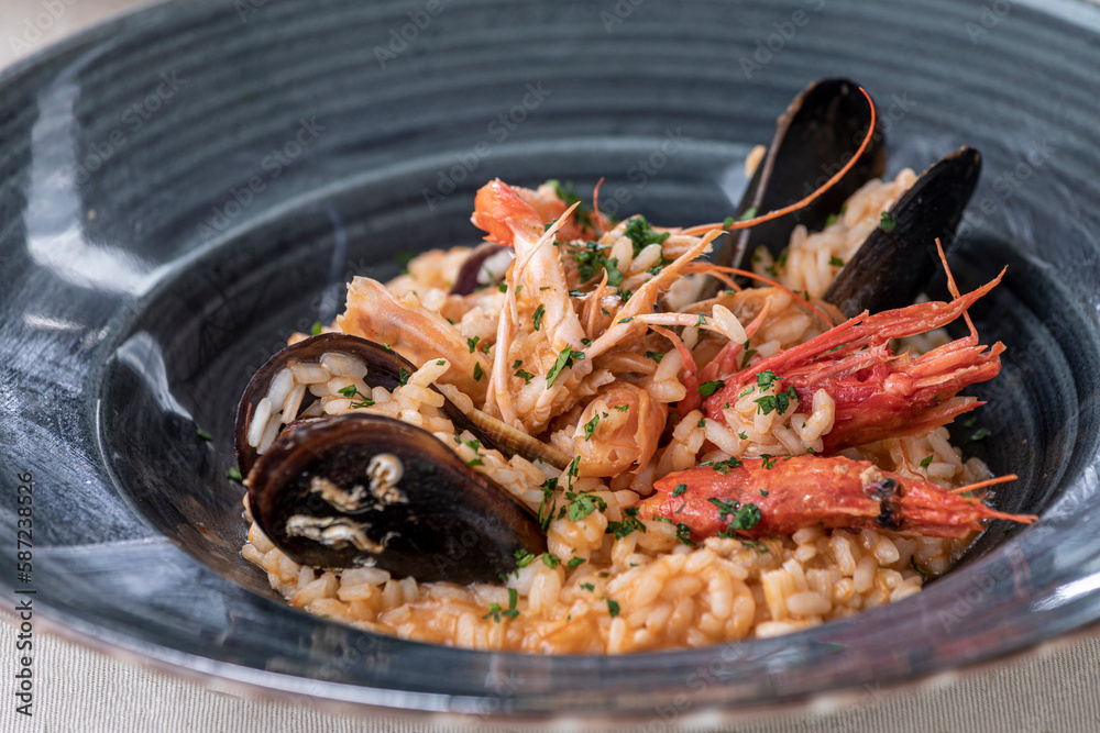 Risotto alla pescatoria fotografato dall'alto Risotto alla pescatoria fotografato dall'alto