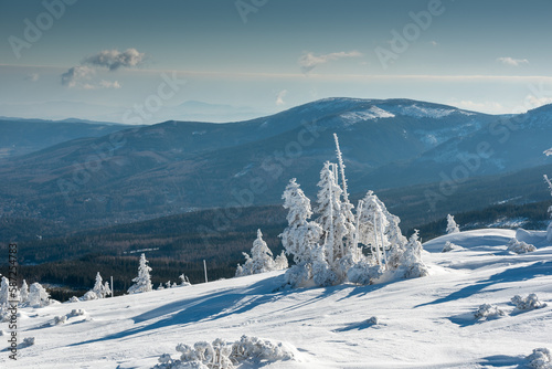 Widok na zimowe Karkonosze gór / Winter view of Karkonosze mountains
