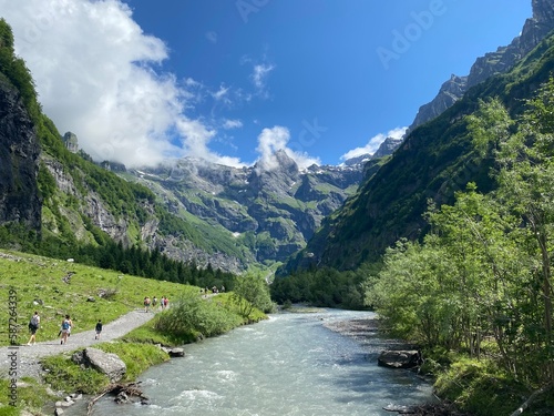 Randonnée en france de la vallée de chamonix au mont blanc photo