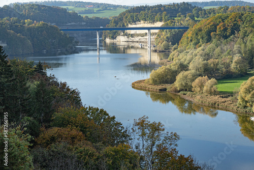 Autobahnbrücke über den Schiffenensee, bei Fribourg, Schweiz