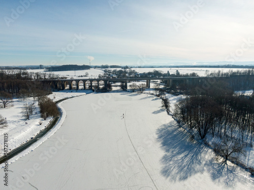Obersee Schildesche in Bielefeld eingefroren bei Schnee im Winter Panorama Lanschaft von oben Luftaufnahme © joernueding