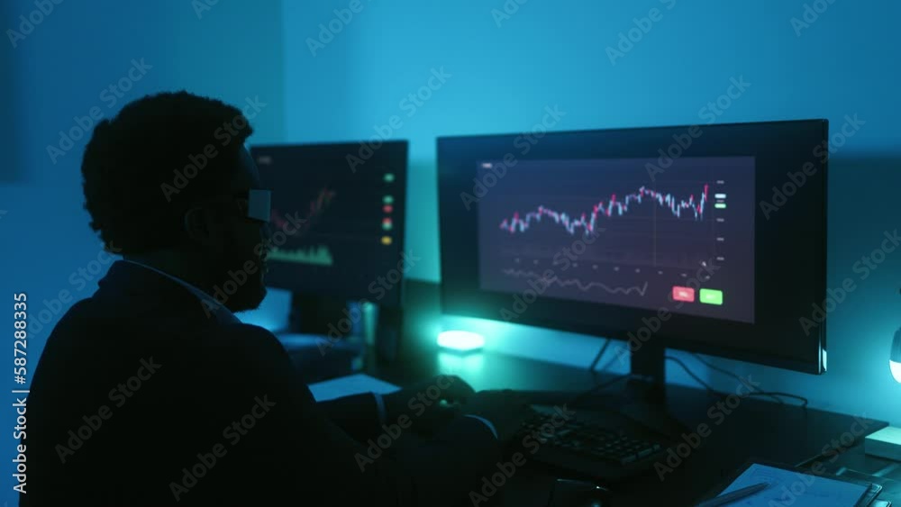 Financial analyst working on NFT blockchain technology with futuristic virtual reality glasses in office - Fintech concept Financial analyst working on NFT blockchain technology with futuristic virtual reality glasses in office - Fintech concept