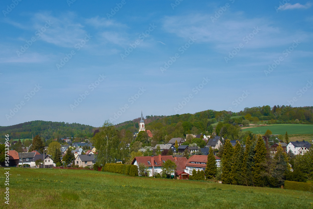 Blick auf Wehrsdorf in der Oberlausitz im Frühjahr	