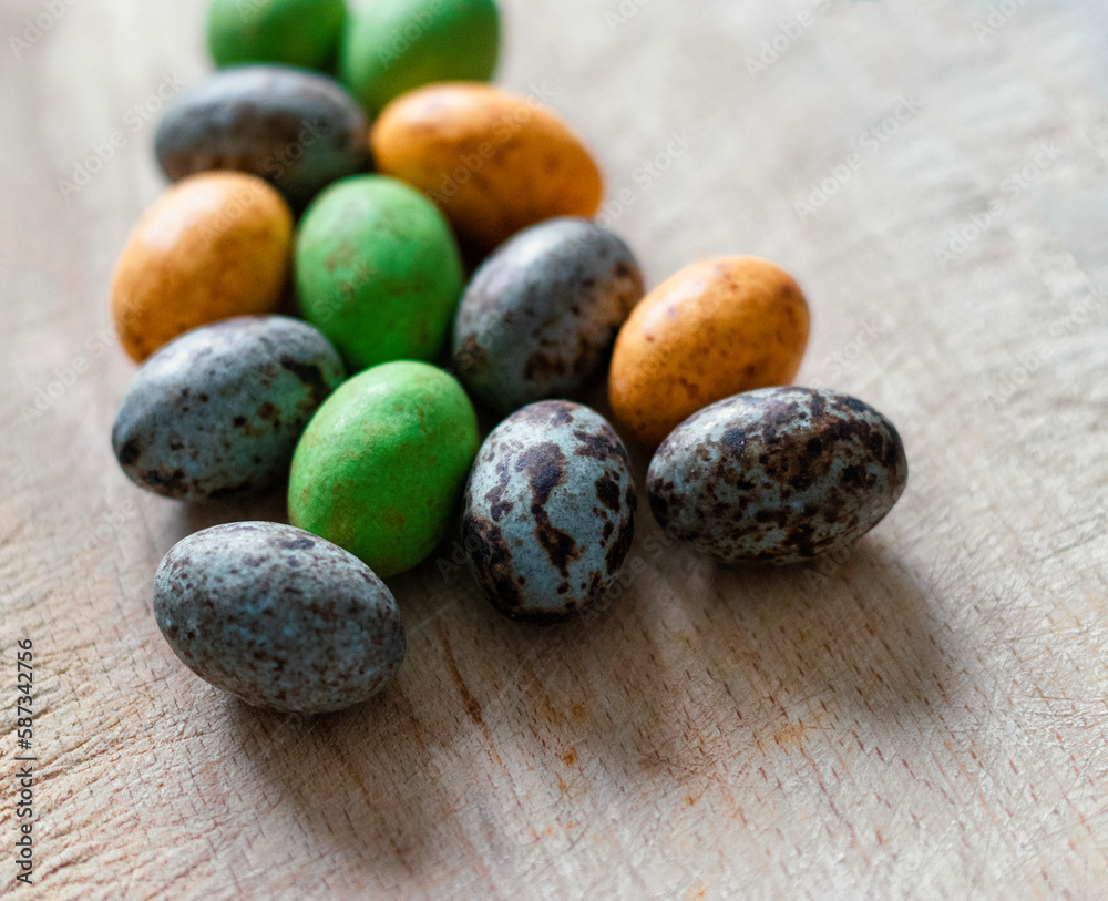 Ovetti di cioccolata colorati pasqua Ovetti di cioccolata colorati pasqua