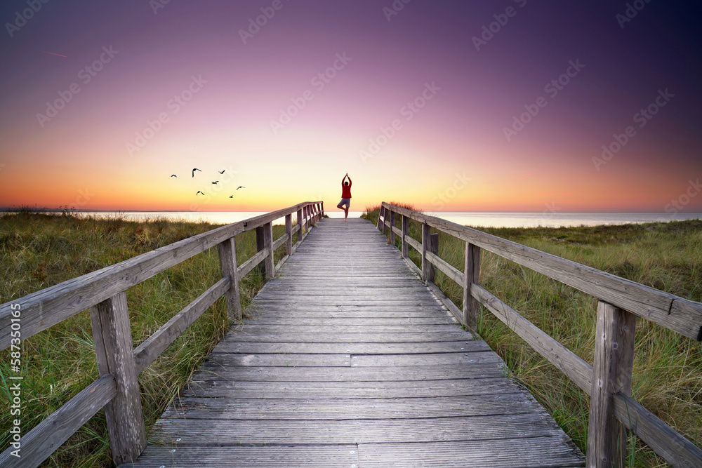 morgens am Holzsteg, Yogaübungen