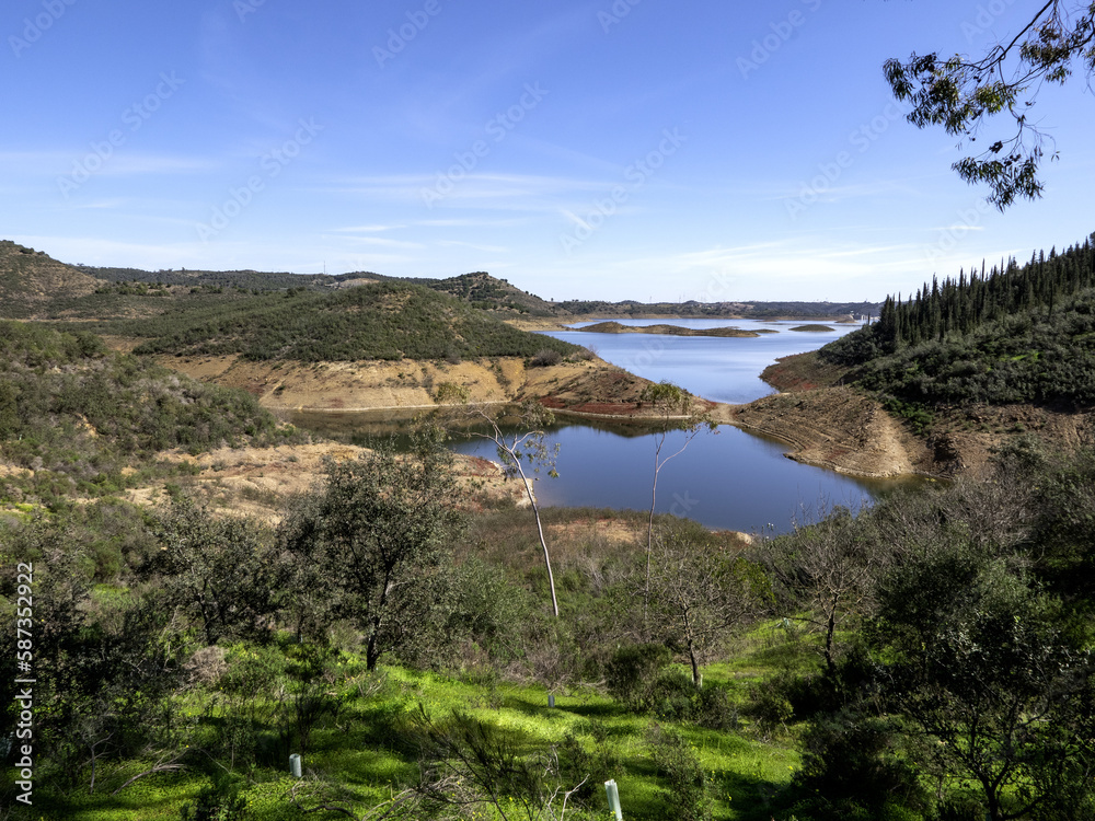 Barragem de Odeleite, Algarve, Portugal: artificial dam lake