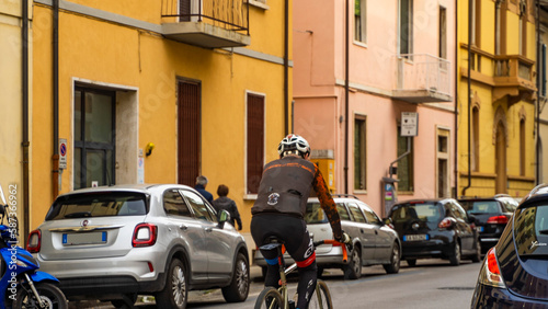 rower piękne budynki samochody włochy osiedle okolica piza rzym © Tymoteusz