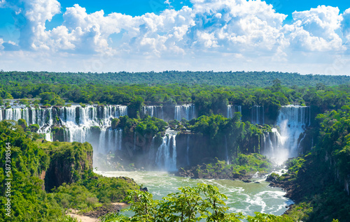 Beautiful Iguazu Falls, one of the Seven Natural Wonders of the World, Foz do Iguaçu, Brazil © asaffsouza