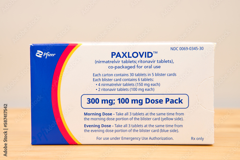 Zdjęcie Stock: March 30 2023: Box of Pfizer brand Paxlovid on a light