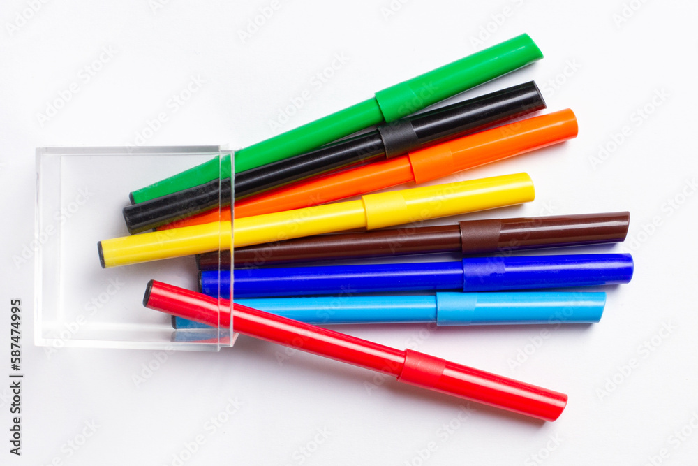 Fototapeta premium Markers of different colors lie. On a white background.