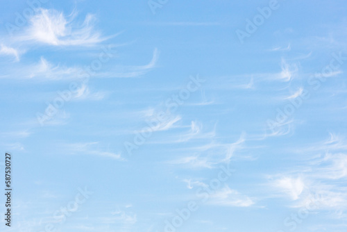 青空に浮かぶ白い雲