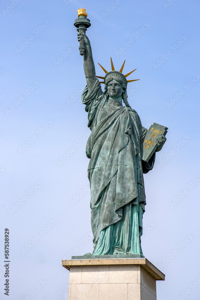 Fototapeta premium Statue of Liberty, Paris, France