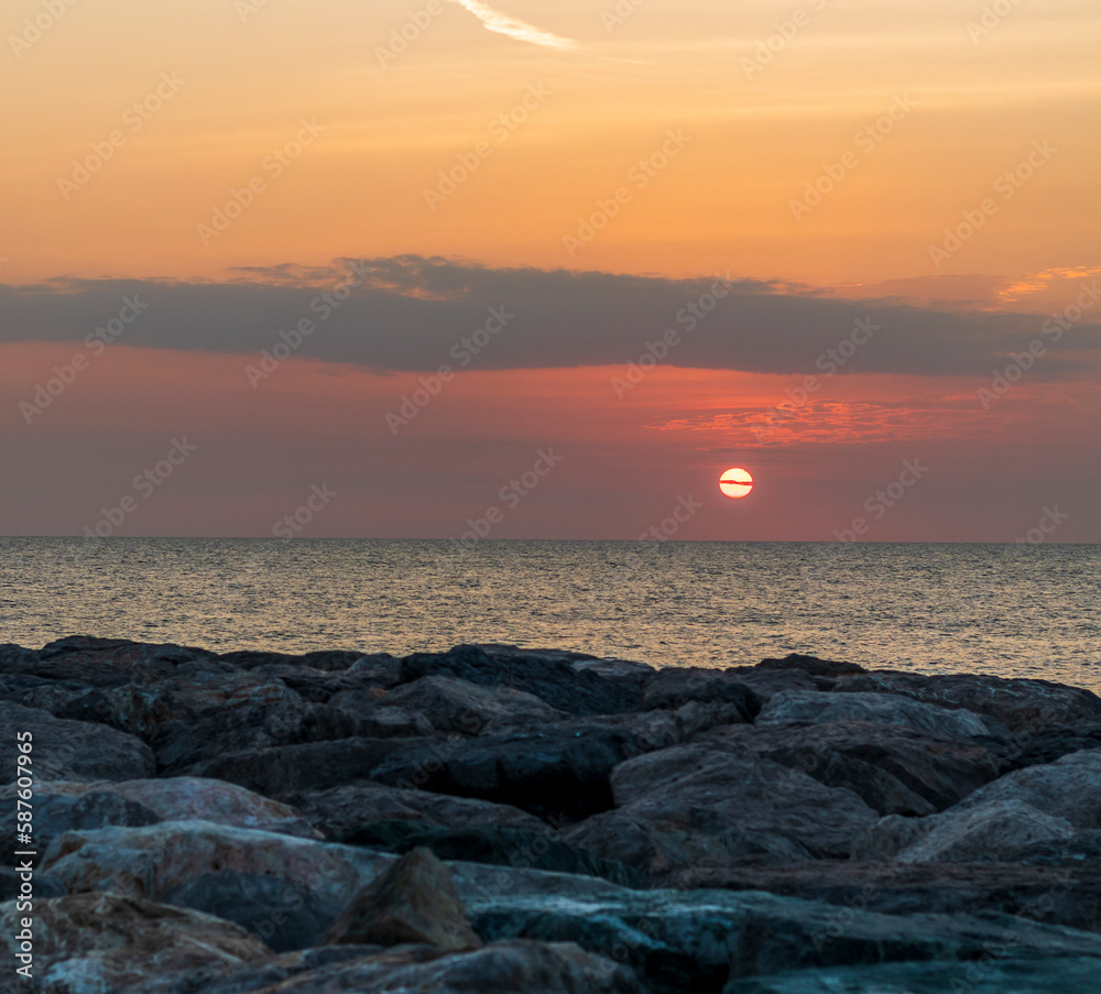 Fototapeta premium Dramatic sunset over the ocean. Nature