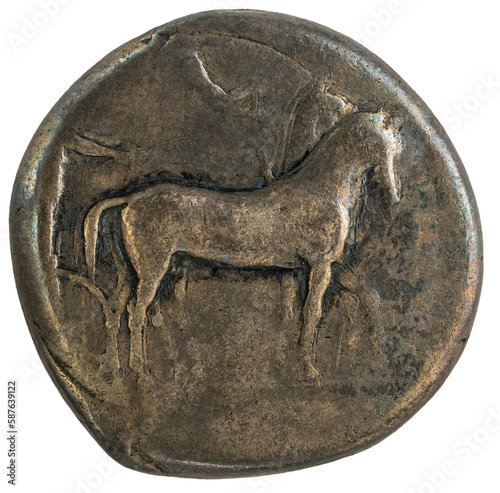 antike griechische Münze: 2 Pferde im Schritt vor Wagen