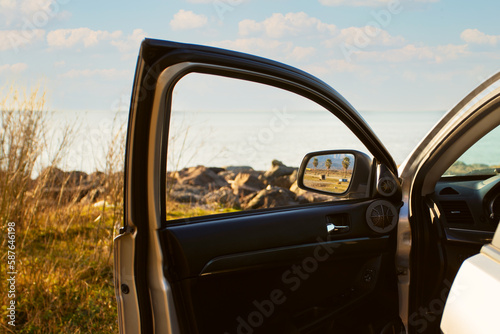 car on a sunny day on the sea coast, travel and tourism, vacation on the seashore, summer holidays © yta
