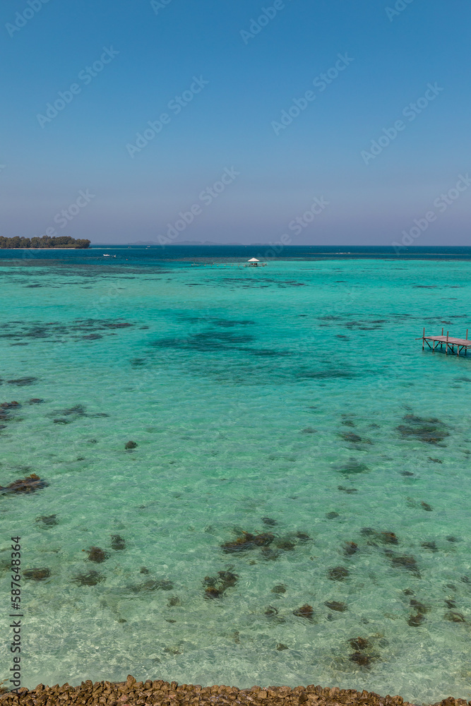 Obraz premium Amazing turquoise lagoon with jetty on Karimunjava tropical island, Indonesia