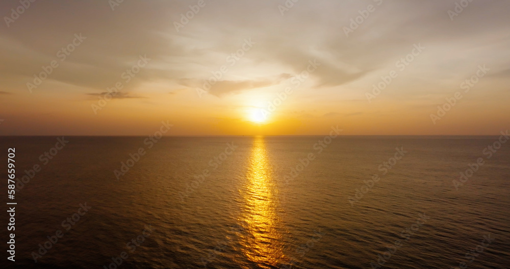 Naklejka premium sunset in the sea