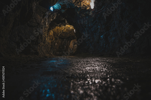 Wilgotne wnętrza jaskini