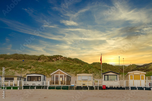 Beach houses on the beach of Egmond aan Zee/NL in the evening © fotografci