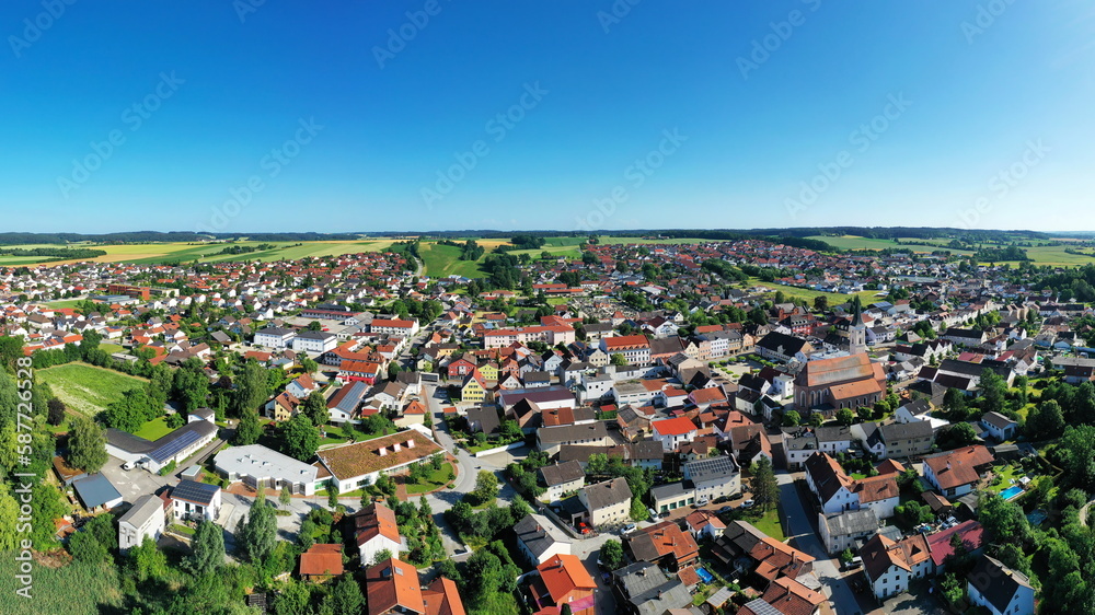 Luftbild von Frontenhausen ein Markt im niederbayerischen Landkreis Dingolfing-Landau