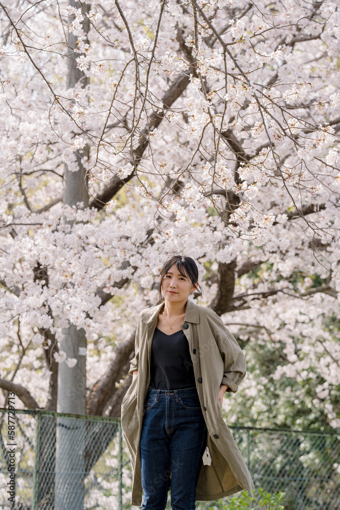 桜の木の下で女性ポートレート5 桜の木の下で女性ポートレート5