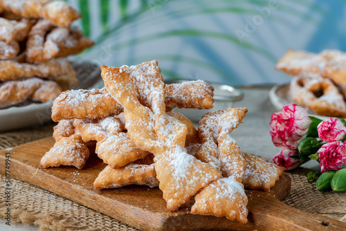 Φωτογραφία Traditional Italian carnival fritters dusted with icing sugar - frappe or chiacc