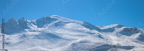 Occxitanie - Hautes Pyrénées - Panorama sur les montagnes enneigées
