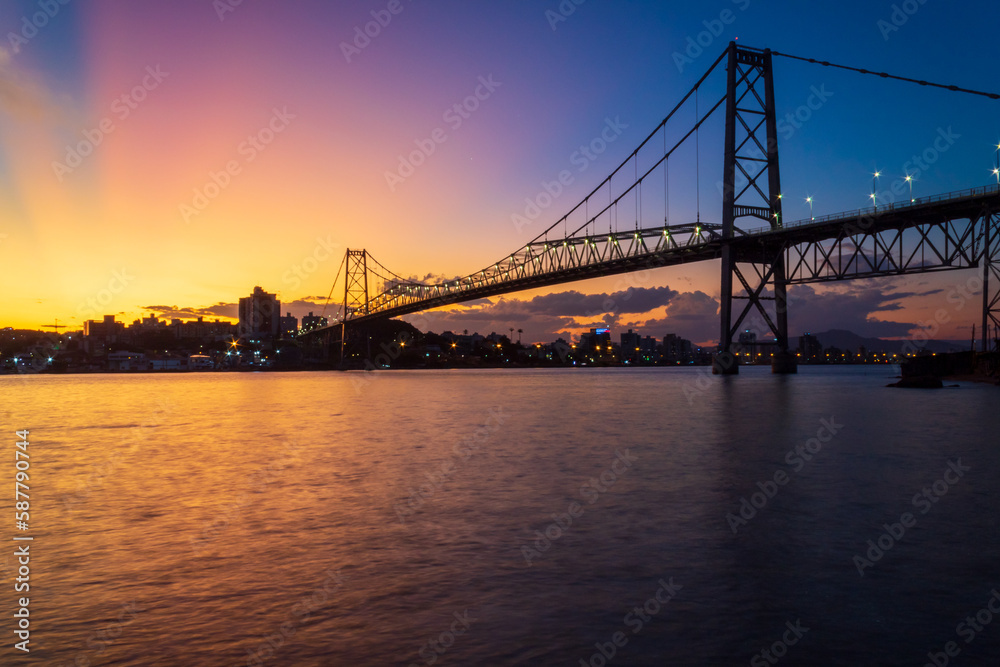 cores do céu e a ponte Hercílio Luz da cidade de Florianópolis estado de Santa Catarina Brasil florianopolis
