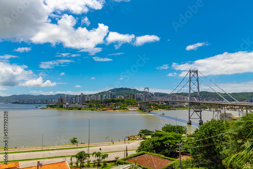 morro da cruz e a ponte Hercílio Luz da cidade de Florianópolis estado de Santa Catarina Brasil florianopolis © Fotos GE